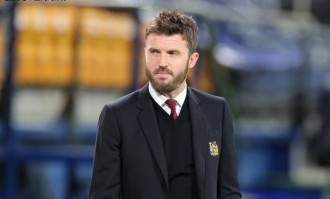 曼联新帅是他？44岁前名宿紧急救火，他能延续自己踢球时的硬度么