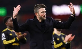 曼联1-0险胜埃弗顿：9战不败藏玄机，封神与悬念并存！