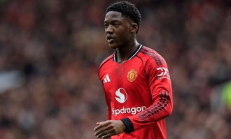 曼联夏窗中场大换新！续约梅努成优先项，三新人成卡里克主推人选